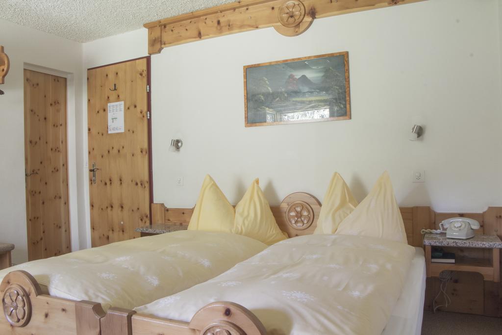 Hotel Waldhaus ベットメラルプ 部屋 写真